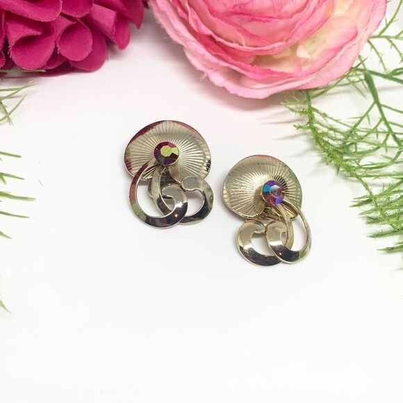 ⚜️VINTAGE Red Aurora Borealis Clip Earrings - Picture 3 of 9